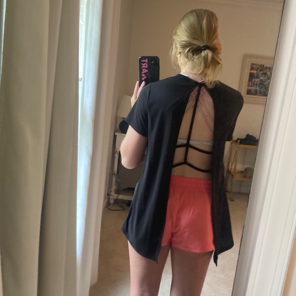 The cutest open back top! Lulus - size Medium